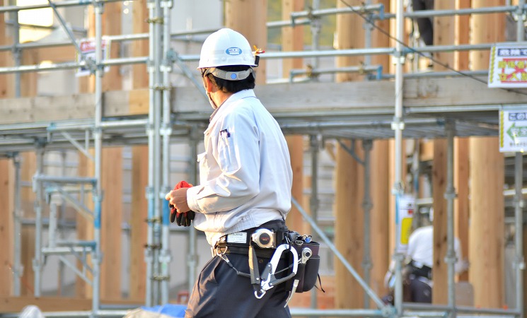 男性足場組立前